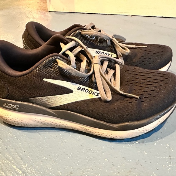Brooks Ghost Running Shoes - Picture 1 of 5